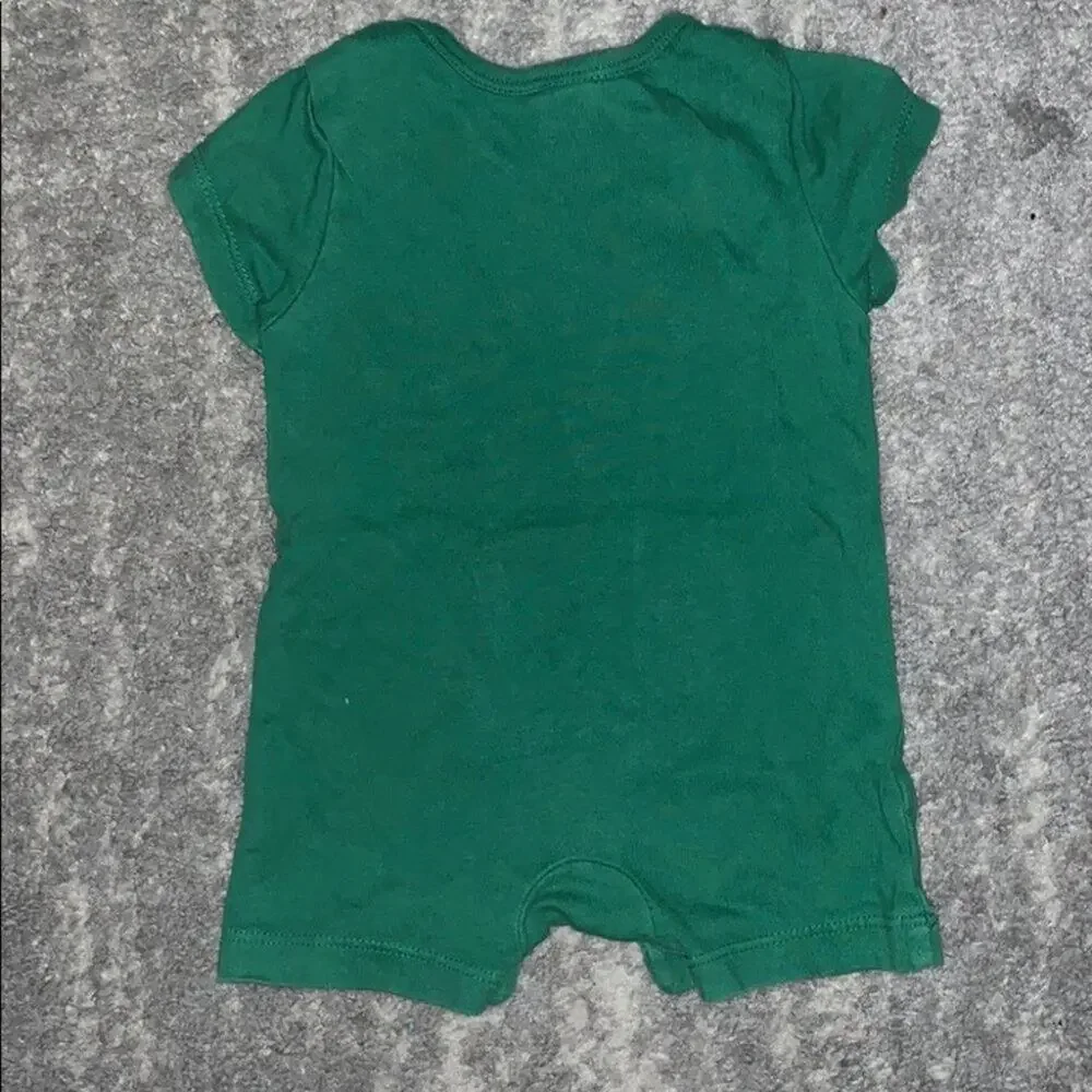 Old Navy green “i